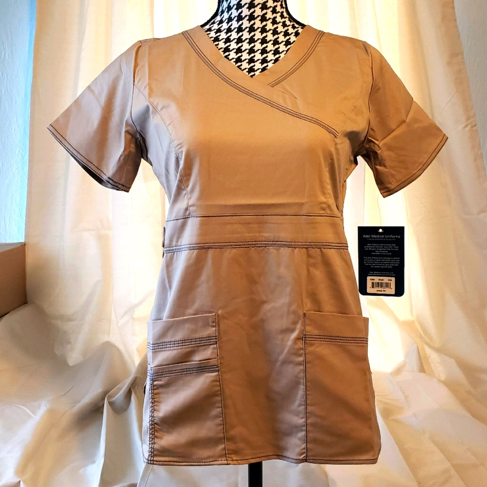 ADAR MEDICAL: NURSES POP STRETCH SCRUB TOP.